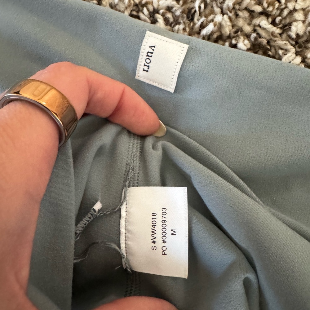Like new Vuori Gray Leggings set - Picture 4 of 4